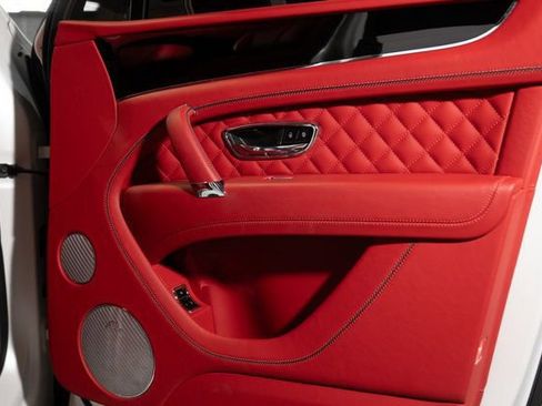 Used 2019 Bentley Bentayga image 38