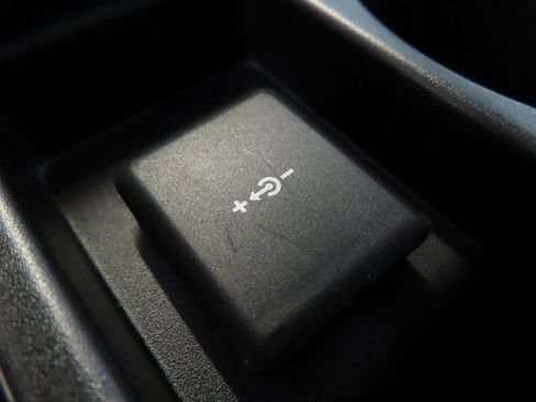 Used 2024 Jaguar F-PACE R-Dynamic S image 29