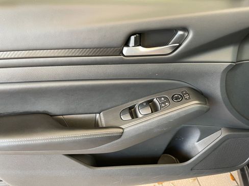 Used 2025 Nissan Altima 2.5 SV FWD image 18