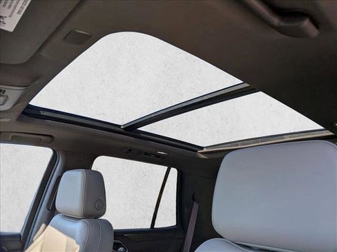 Used 2023 Chevrolet Tahoe Z71 w/ Luxury Package image 14