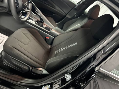 Used 2025 Hyundai Elantra SEL w/ Cargo Package FWD image 10