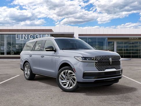 New 2027 Lincoln Navigator Reserve AWD/4WD image 4