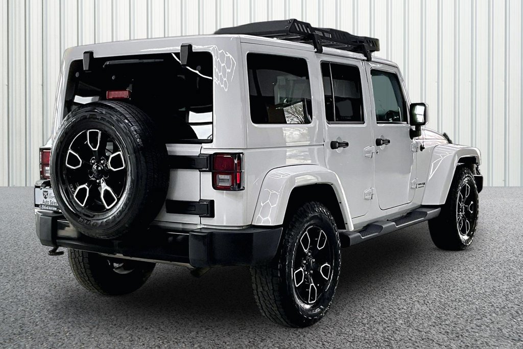 Used 2018 Jeep Wrangler Unlimited Sahara AWD/4WD image 6