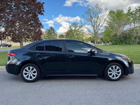 Used 2021 Toyota Corolla LE FWD image 2