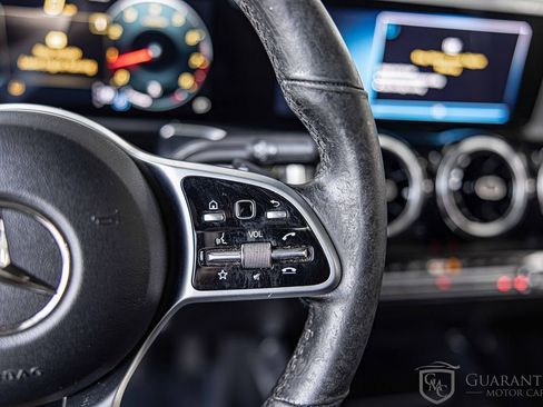 Used 2021 Mercedes-Benz GLB 250 4MATIC w/ Premium Package image 27