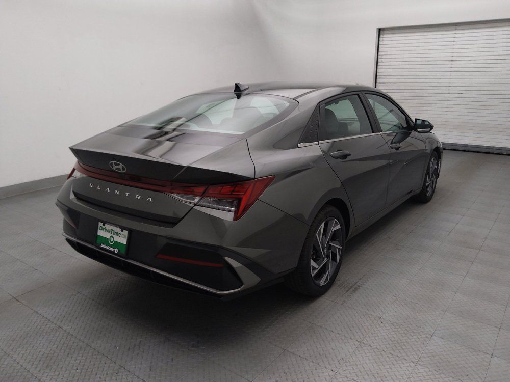 Used 2025 Hyundai Elantra SEL FWD image 9