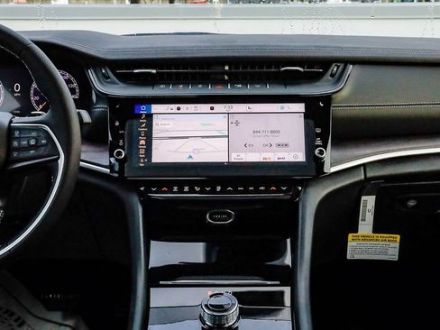 New 2026 Jeep Grand Cherokee Altitude image 16