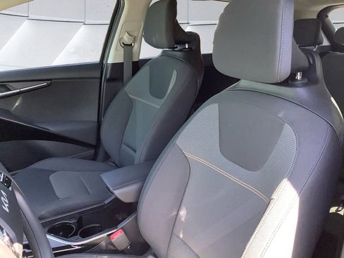 Used 2025 Kia Niro LX FWD image 8