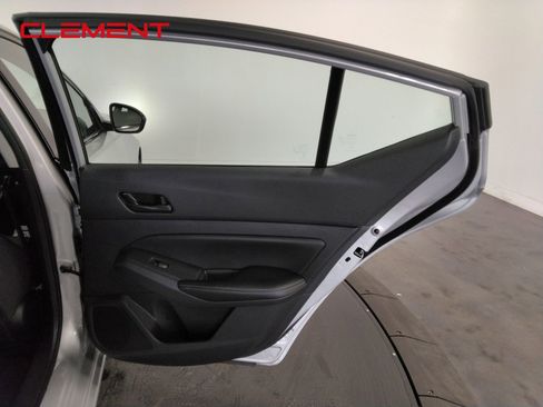 Used 2025 Nissan Altima 2.5 SV image 32