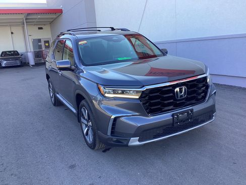 Used 2025 Honda Pilot Elite image 2