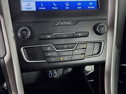 Used 2020 Ford Fusion SE image 19