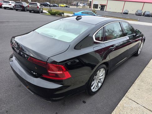 Used 2018 Volvo S90 T6 Momentum w/ Convenience Package image 5
