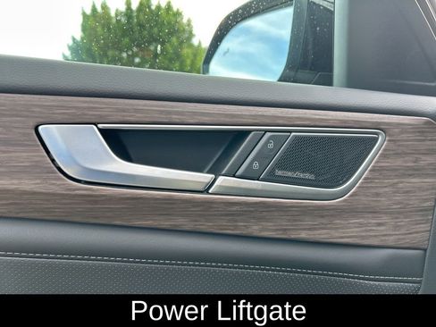 Certified 2025 Volkswagen Atlas SEL Premium R-Line image 18