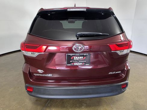 Used 2019 Toyota Highlander XLE AWD/4WD image 11