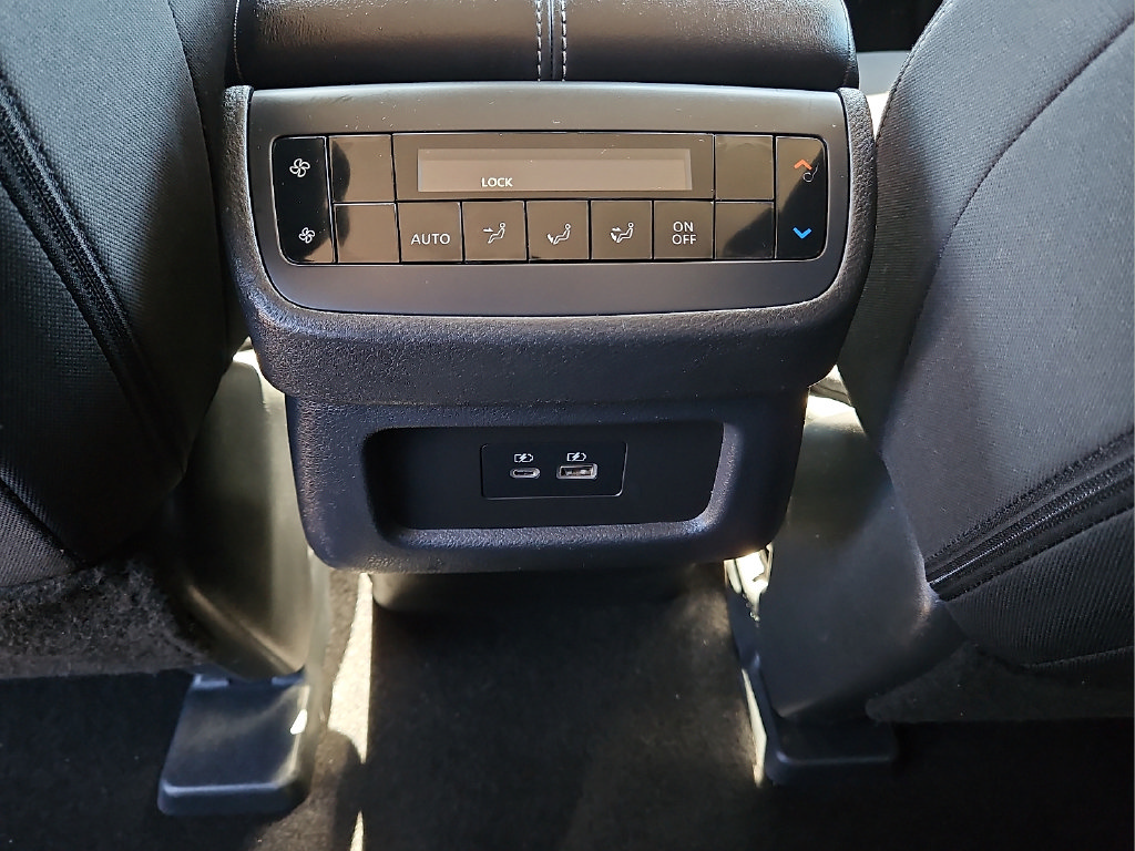 Used 2024 Nissan Pathfinder SV FWD image 13