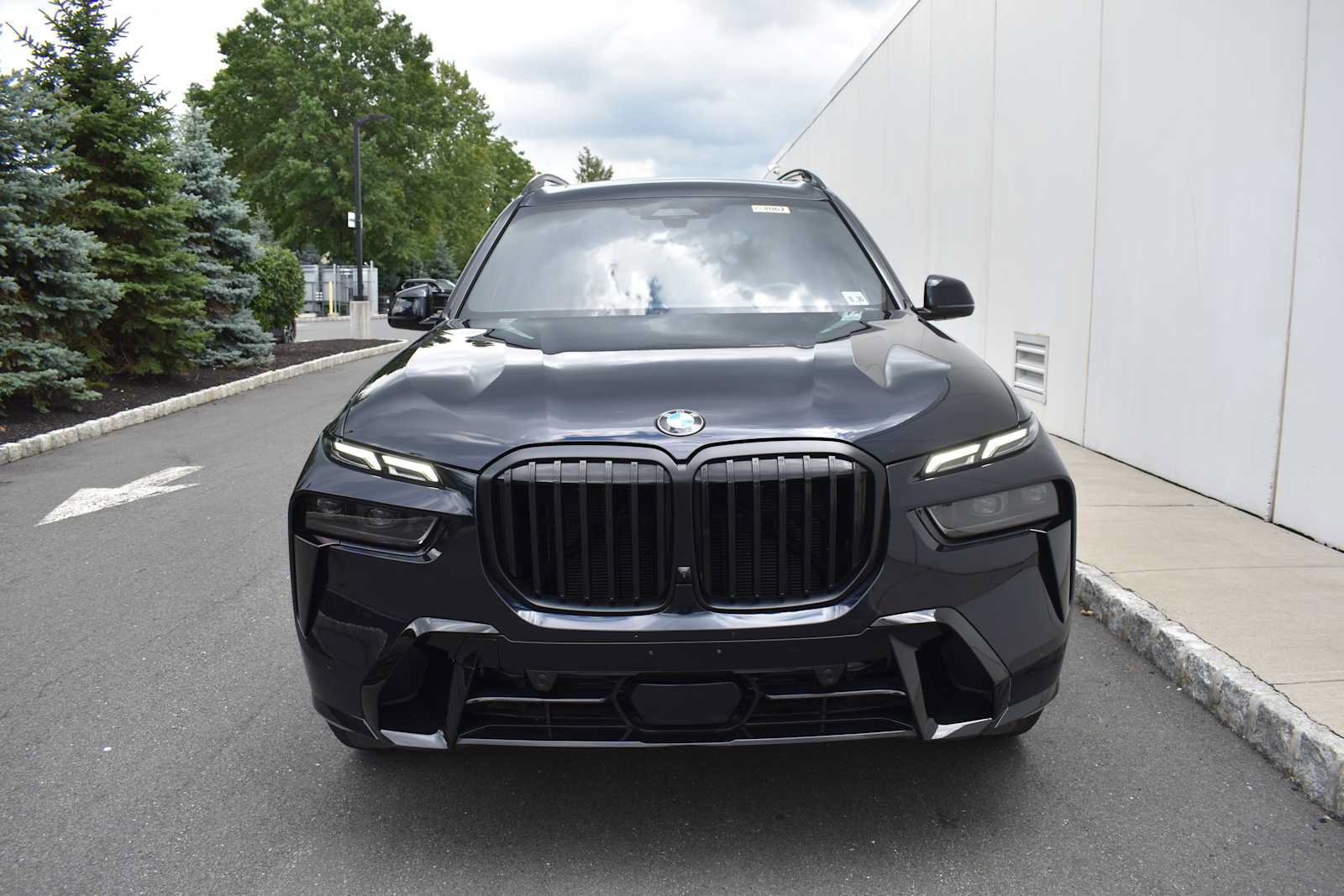 Used 2026 BMW X7 xDrive40i w/ M Sport Package AWD/4WD image 2