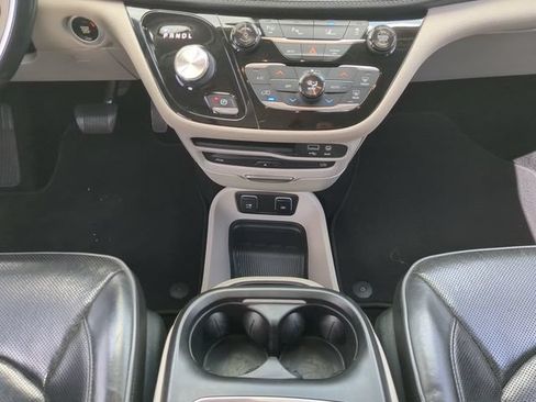 Used 2019 Chrysler Pacifica Limited w/ Advanced Safetytec Group FWD image 22