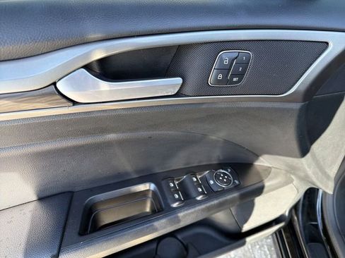 Used 2017 Ford Fusion SE image 15