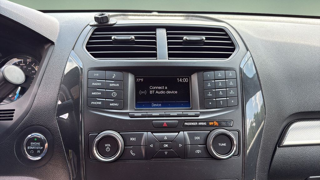 Used 2018 Ford Explorer XLT AWD/4WD image 26