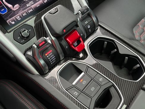 Used 2020 Lamborghini Urus AWD/4WD image 35
