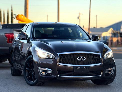 Used 2019 INFINITI Q70 Luxe image 2