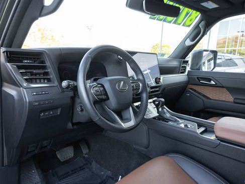 Used 2025 Lexus GX 550 w/ Accessory Package (2T) AWD/4WD image 10