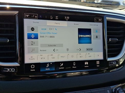 Used 2023 Chrysler Pacifica Touring-L image 20