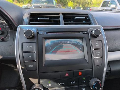Used 2016 Toyota Camry SE FWD image 40