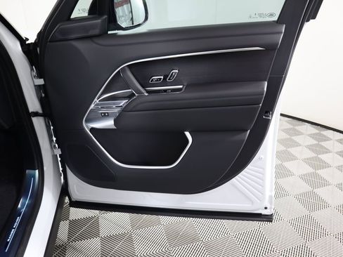 New 2025 Land Rover Range Rover SE image 26