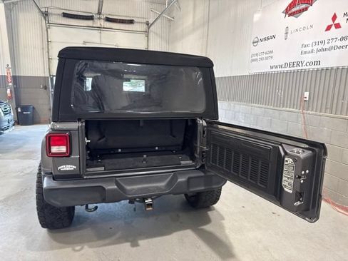 Used 2020 Jeep Wrangler Sport AWD/4WD image 12