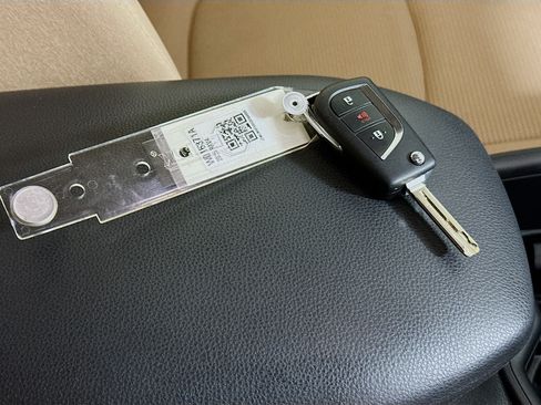 Certified 2025 Toyota RAV4 LE AWD/4WD image 32