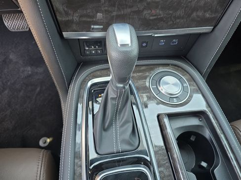 Used 2023 Nissan Armada Platinum w/ Captain's Chairs Package RWD image 21