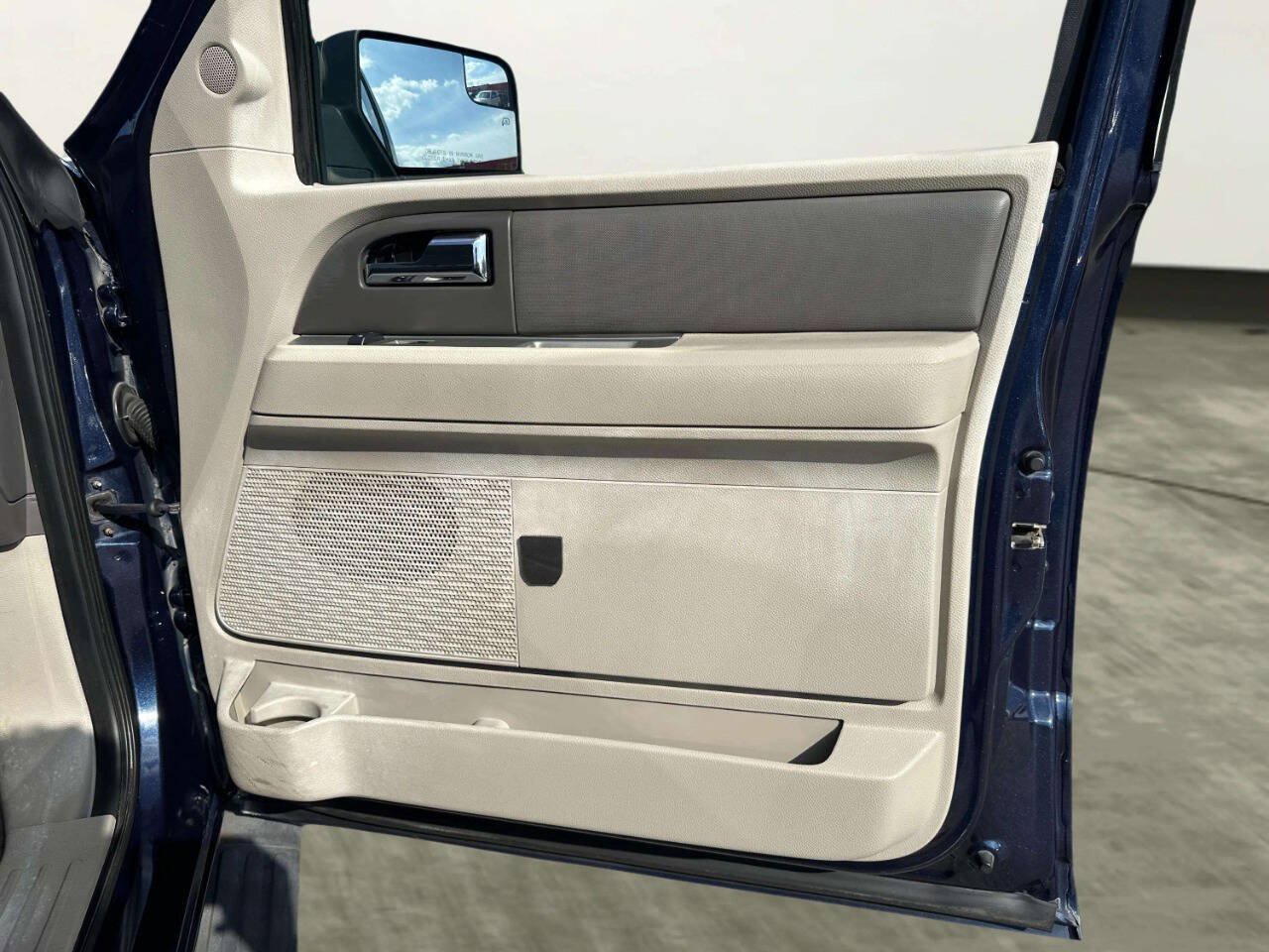 Used 2014 Ford Expedition XLT RWD image 18