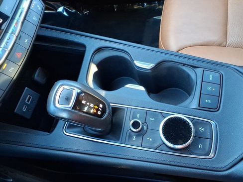 Used 2019 Cadillac XT4 Sport image 17