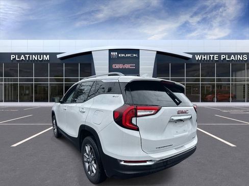 Used 2024 GMC Terrain SLT image 6