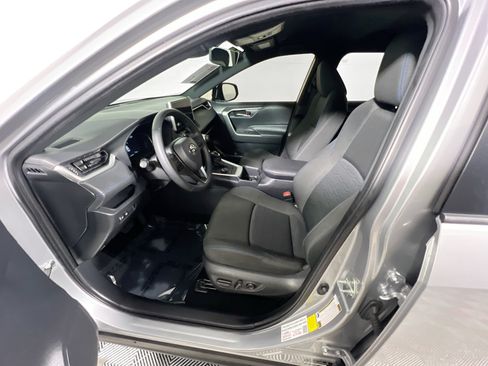 Used 2025 Toyota RAV4 SE AWD/4WD image 15