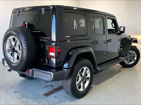Used 2023 Jeep Wrangler Unlimited Sahara w/ Cold Weather Group AWD/4WD image 5