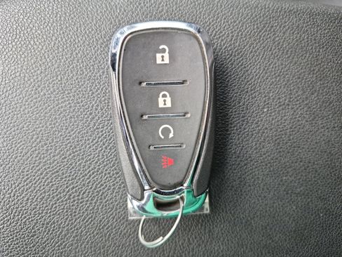 Used 2025 Chevrolet Trax RS w/ Driver Confidence Package image 30