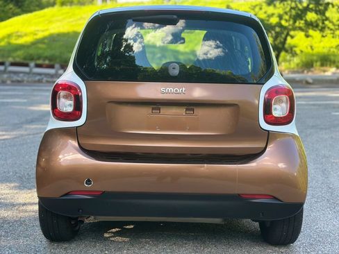 Used 2016 smart fortwo passion RWD image 7