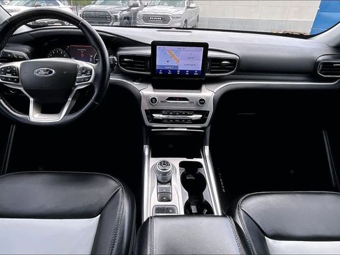 Used 2022 Ford Explorer XLT w/ Equipment Group 202A image 15