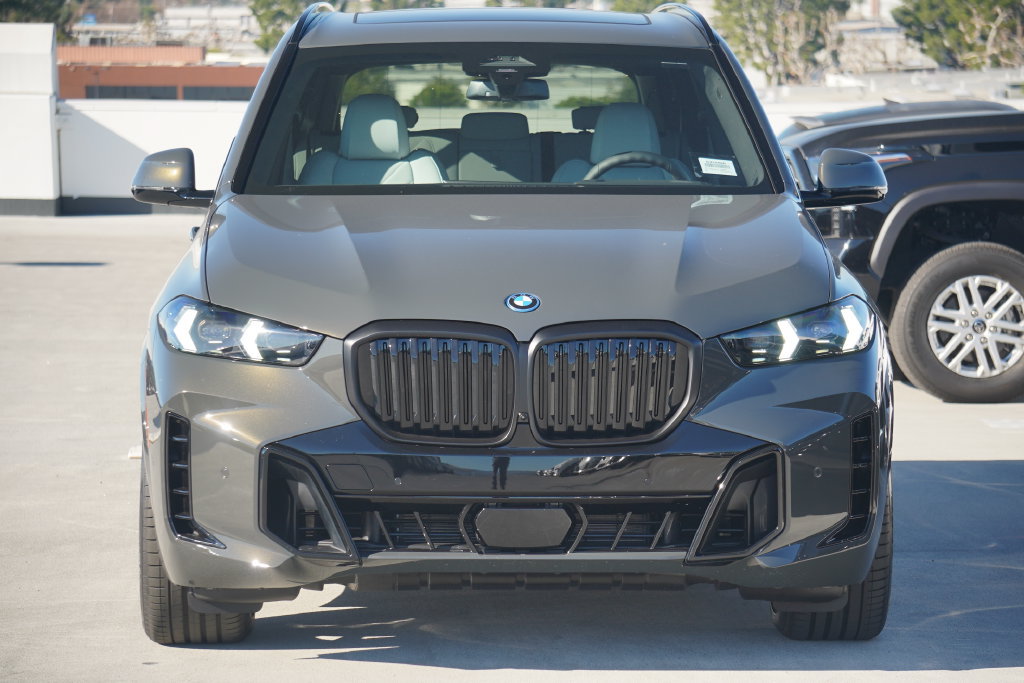 Used 2026 BMW X5 xDrive50e w/ M Sport Package AWD/4WD image 2