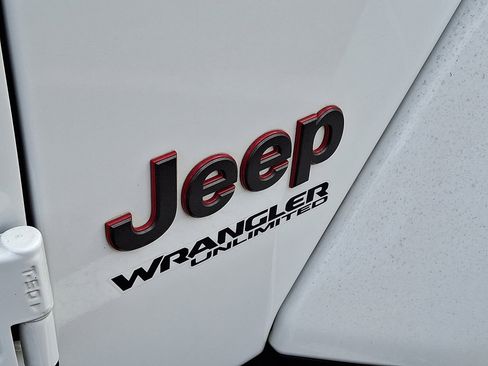 Used 2020 Jeep Wrangler Unlimited Rubicon image 16