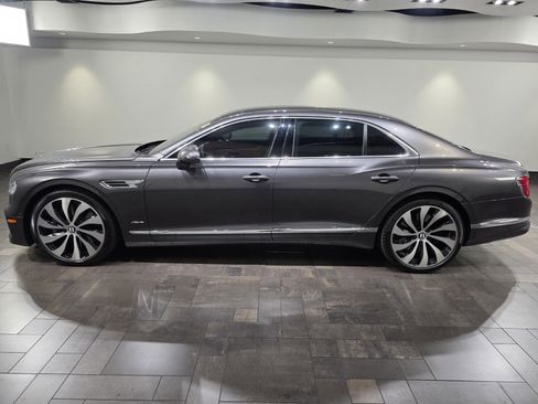 Used 2023 Bentley Flying Spur Azure image 3