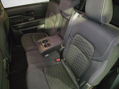 Used 2025 Nissan Pathfinder SV AWD/4WD image 15