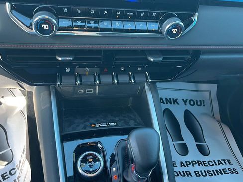 Used 2024 Chevrolet Colorado Z71 w/ Z71 Convenience Package 2 image 15