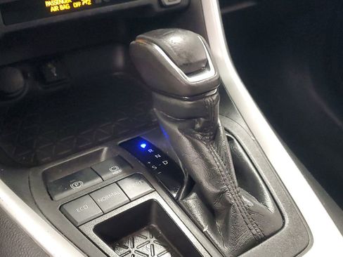 Used 2022 Toyota RAV4 XLE Premium image 30