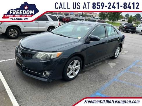 Used 2014 Toyota Camry SE FWD image 1