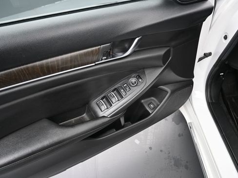 Used 2021 Honda Accord EX image 19