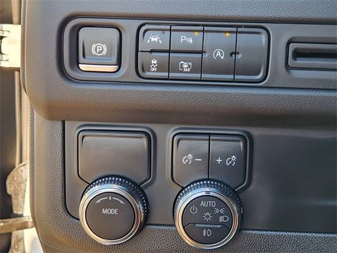 Used 2024 GMC Yukon XL SLT w/ SLT Luxury Package image 21