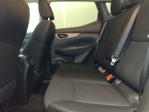 Used 2020 Nissan Rogue Sport S image 18